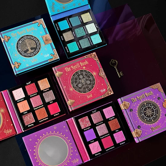 Paleta senki za oči The Spell Book - Love 850018210935 Ecobeauty Paleta senki za oči The Spell Book - Love 850018210935 Ecobeauty
