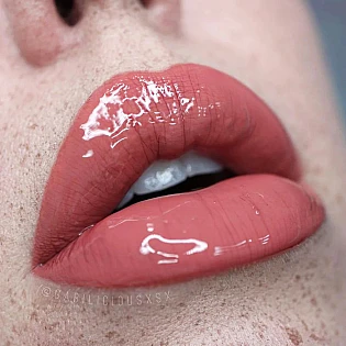 SJaj i mat ruž za usne Honey Glazed Shine Lip Color