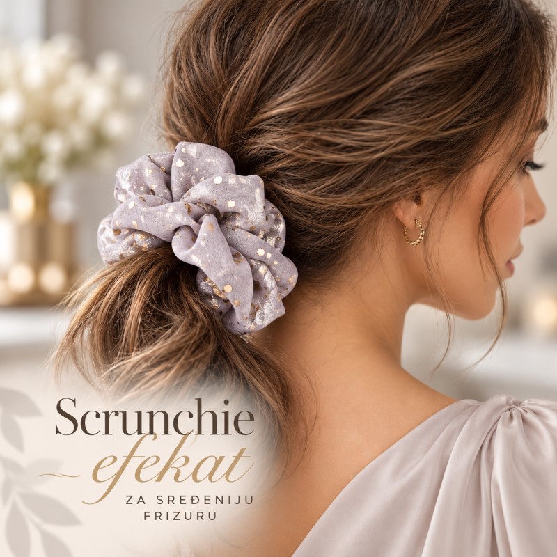 Siva scrunchie gumica sa zlatnim detaljima u frizuri